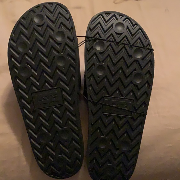 Never worn men’s bath slippers - Picture 3 of 3